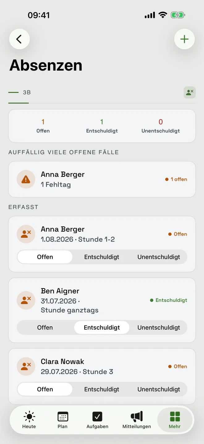 Absenzen mit den Ständen offen, entschuldigt und unentschuldigt, dazu ein Hinweis auf auffällig viele offene Fälle.
