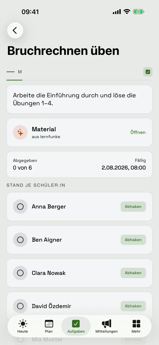 Aufgabe „Bruchrechnen üben“ mit angehängtem Material aus learn, Fälligkeit, Abgabestand und einer Liste zum Abhaken je Schülerin und Schüler.